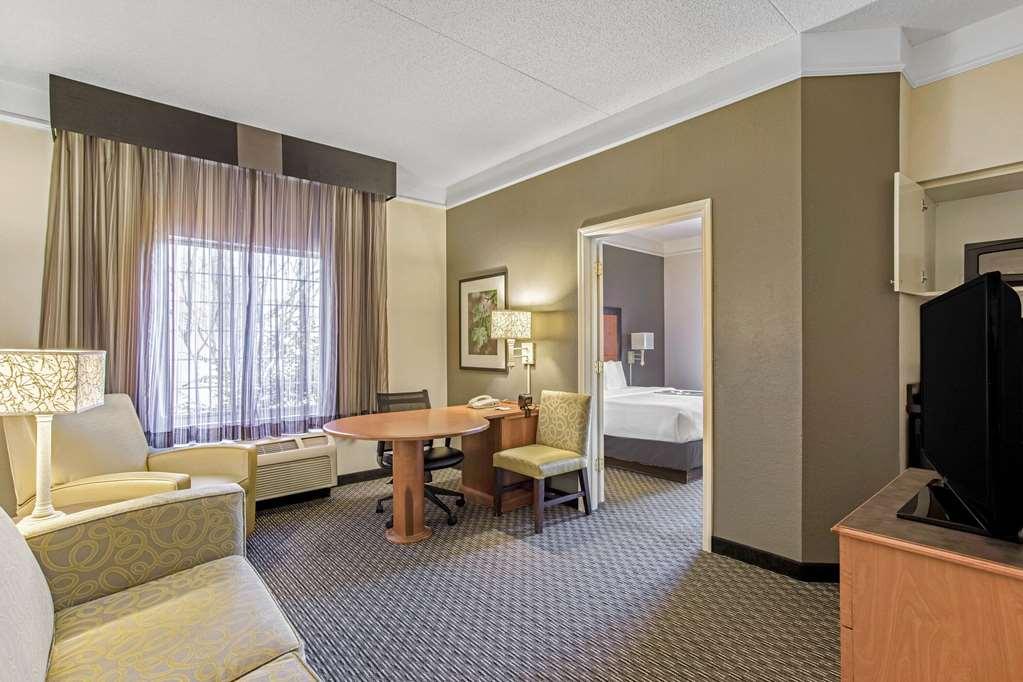 La Quinta By Wyndham Birmingham Гоумвуд Номер фото